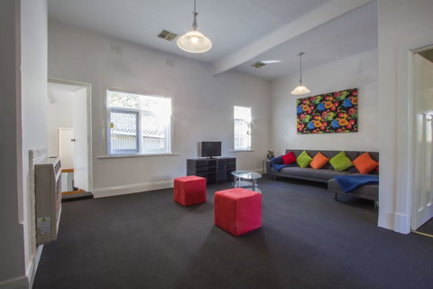 Cowan Street Bungalow - Foster Accommodation 6