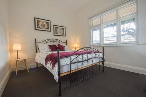 Cowan Street Bungalow - Foster Accommodation 4