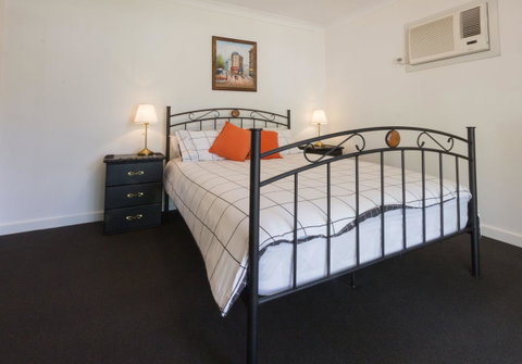 Cowan Street Bungalow - Foster Accommodation 5