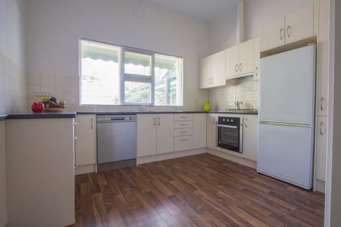 Cowan Street Bungalow - Foster Accommodation 11