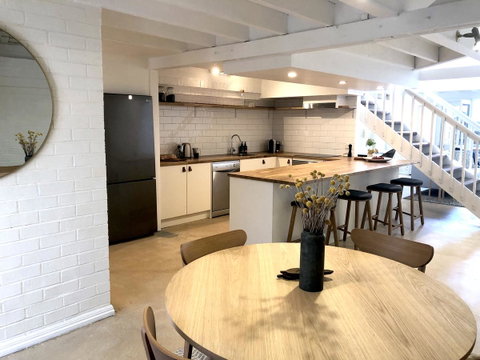 The Loft - Beautiful Central Barossa Apartment - Foster Accommodation 6
