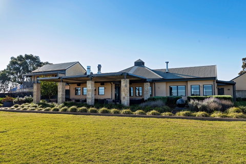 The Louise - Foster Accommodation 3