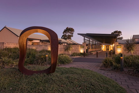 The Louise - Foster Accommodation 26