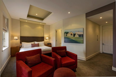 The Louise - Foster Accommodation 36