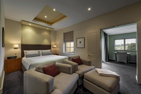 The Louise - Foster Accommodation 37