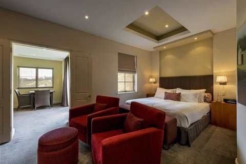 The Louise - Foster Accommodation 18