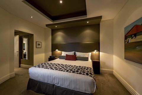 The Louise - Foster Accommodation 12