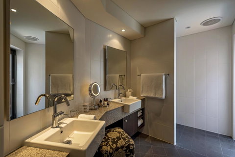 The Louise - Foster Accommodation 13