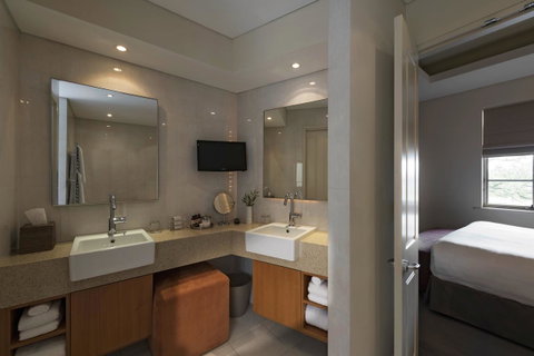 The Louise - Foster Accommodation 17