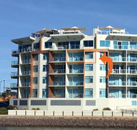 Wallaroo Marina Waterfront Luxe Apartment - Foster Accommodation