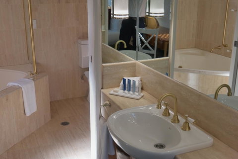 Pacific Bay Resort - Foster Accommodation 1