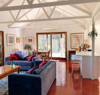 Lost in the Vines - Foster Accommodation