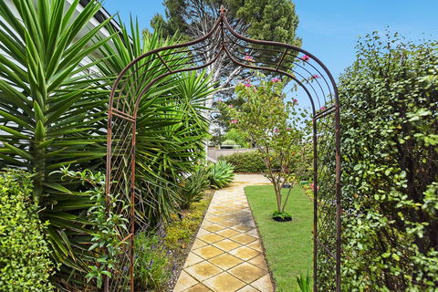 Ainslie Roberts Drive Retreat - Foster Accommodation 15