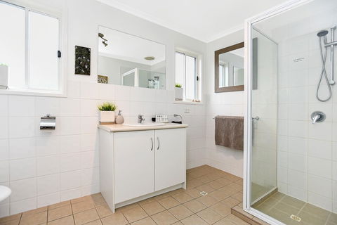 Ainslie Roberts Drive Retreat - Foster Accommodation 5