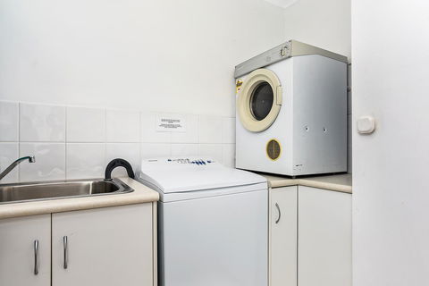 Ainslie Roberts Drive Retreat - Foster Accommodation 10