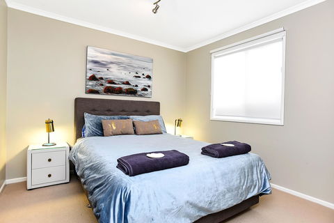 Ainslie Roberts Drive Retreat - Foster Accommodation 4