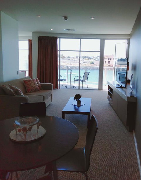 Wallaroo Marina Executive Apartments - Foster Accommodation 5