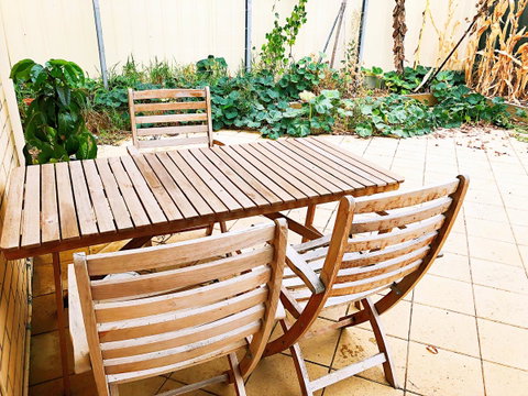 Beautiful Garden House - Foster Accommodation 22