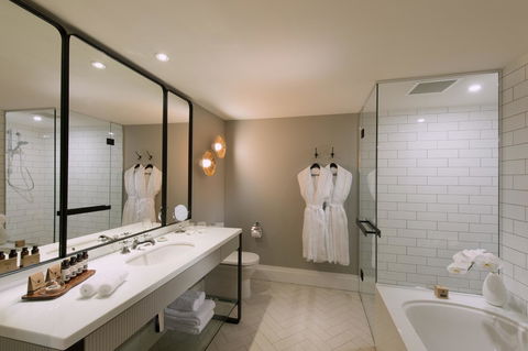 Mayfair Hotel - Foster Accommodation 17