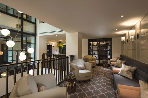Mayfair Hotel - Foster Accommodation 9