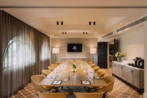 Mayfair Hotel - Foster Accommodation 18