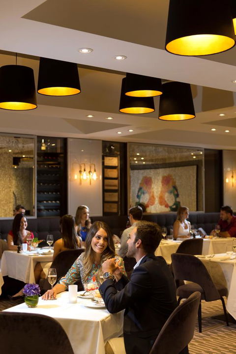 Mayfair Hotel - Foster Accommodation 25