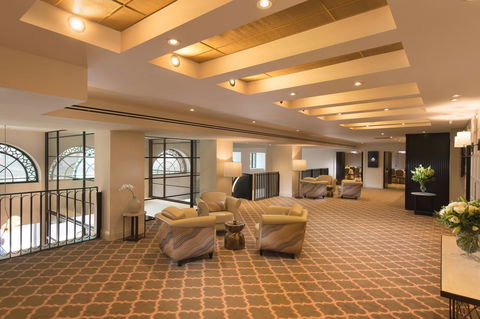 Mayfair Hotel - Foster Accommodation 10