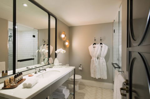 Mayfair Hotel - Foster Accommodation 12