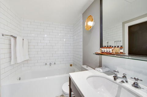 Mayfair Hotel - Foster Accommodation 1