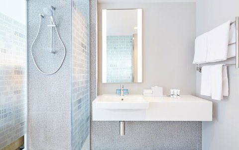 Holiday Inn Express Adelaide City Centre, An IHG Hotel - Foster Accommodation 4