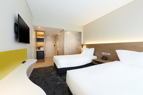 Holiday Inn Express Adelaide City Centre, An IHG Hotel - Foster Accommodation 5