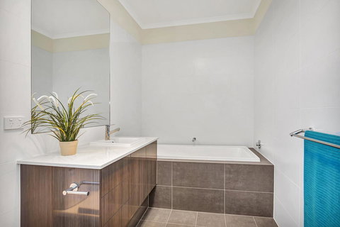 Eastern Breeze - Foster Accommodation 32