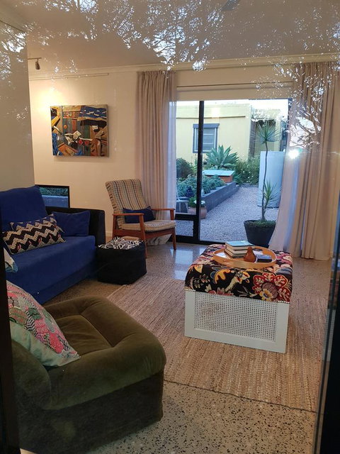 Sinclair Eco House - Foster Accommodation 10