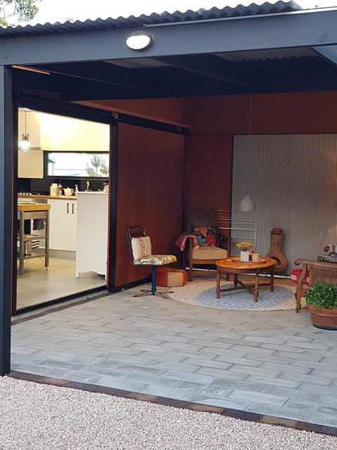 Sinclair Eco House - Foster Accommodation 3