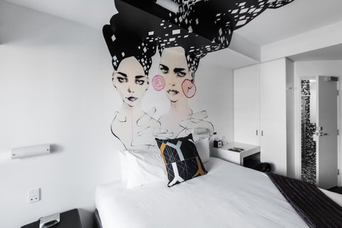 Majestic Minima Hotel - Foster Accommodation 18