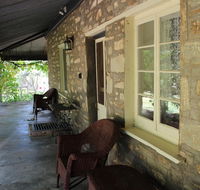 Hillside Cottage - Foster Accommodation