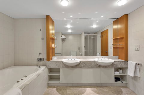 Stamford Plaza Adelaide - Foster Accommodation 20