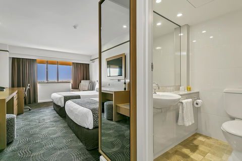 Stamford Plaza Adelaide - Foster Accommodation 34