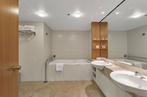 Stamford Plaza Adelaide - Foster Accommodation 29
