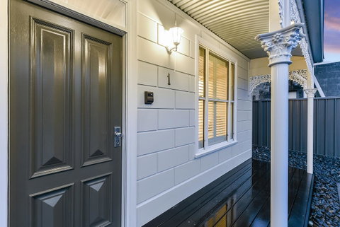 Aloha Central Luxury Apartments - Foster Accommodation 22