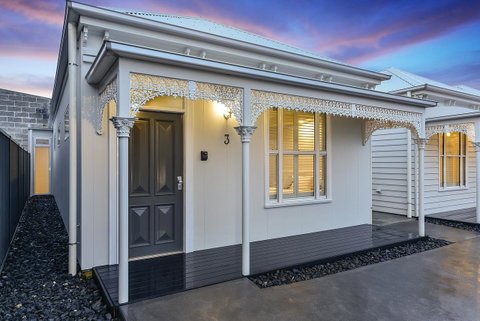 Aloha Central Luxury Apartments - Foster Accommodation 2