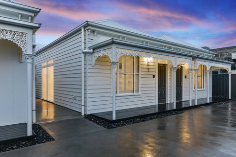 Aloha Central Luxury Apartments - Foster Accommodation 21