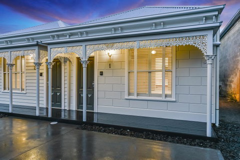 Aloha Central Luxury Apartments - Foster Accommodation 1