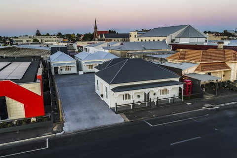 Aloha Central Luxury Apartments - Foster Accommodation 7