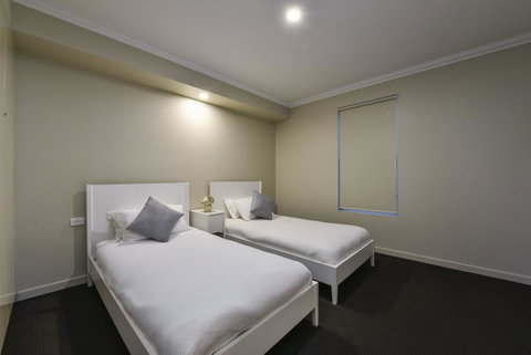 Aloha Central Luxury Apartments - Foster Accommodation 27