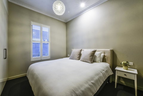 Aloha Central Luxury Apartments - Foster Accommodation 4