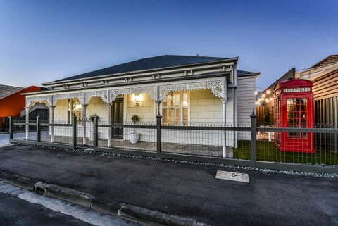 Aloha Central Luxury Apartments - Foster Accommodation 19