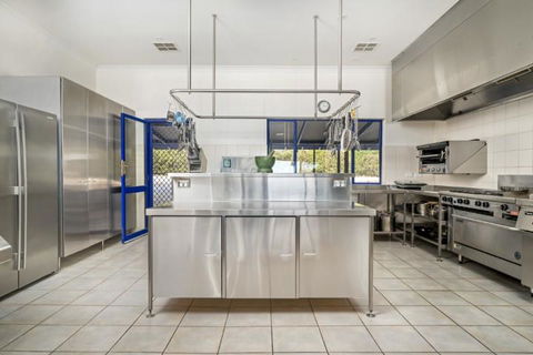 Doyles On The Bay - Foster Accommodation 11