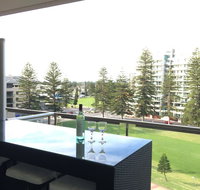 Beachside Luxury getaway in Glenelg - Foster Accommodation
