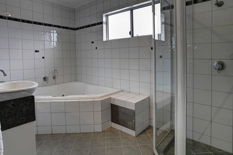 Tasman Beachside Apartment - Foster Accommodation 10